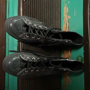 Converse sneakers. Hardly any wear.no wear on soles